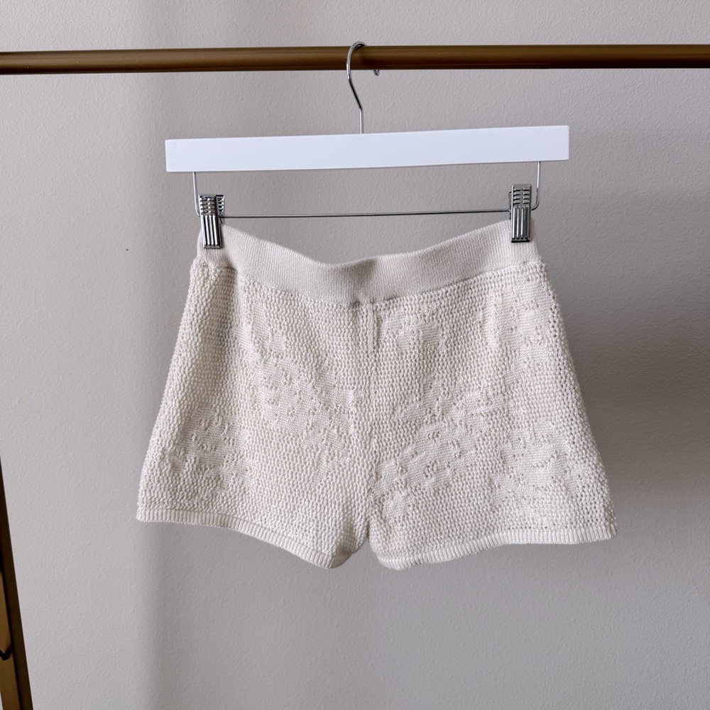 A&F Mid Rise Open-Stitch Micro Short - Picture 2 of 9
